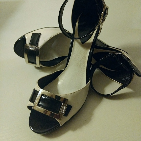 Pierre Dumas  patent leather sandal - Picture 2 of 5